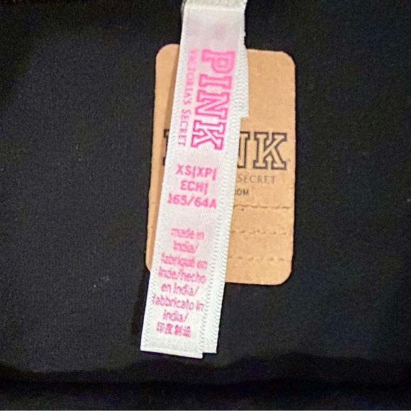 ❤️ VS-PINK Holiday Shorties - Picture 4 of 4